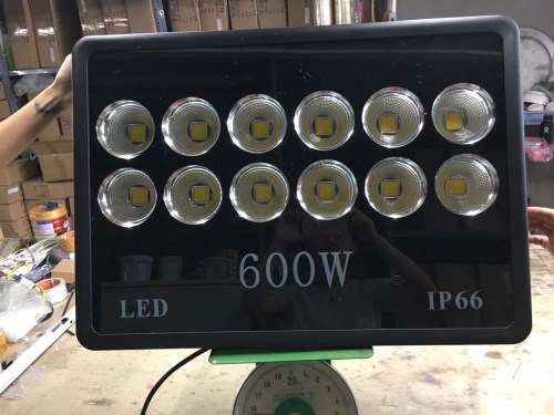 Đèn pha LED 500w - Thiết Bị Điện Nguyễn Duy - Công Ty TNHH Thiết Bị Điện Nguyễn Duy